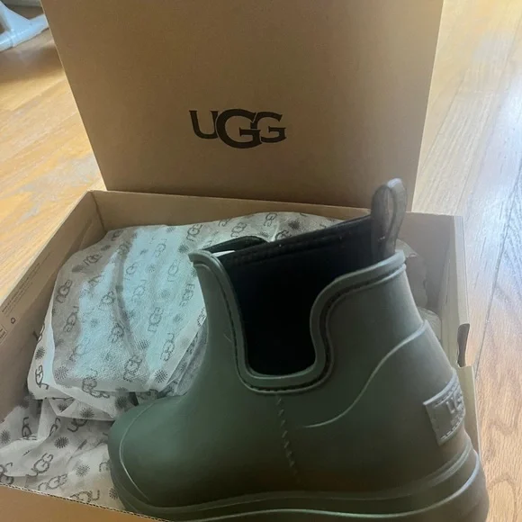 UGG Women's Waterproof Boots - Khaki and Black - Picture 3 of 3